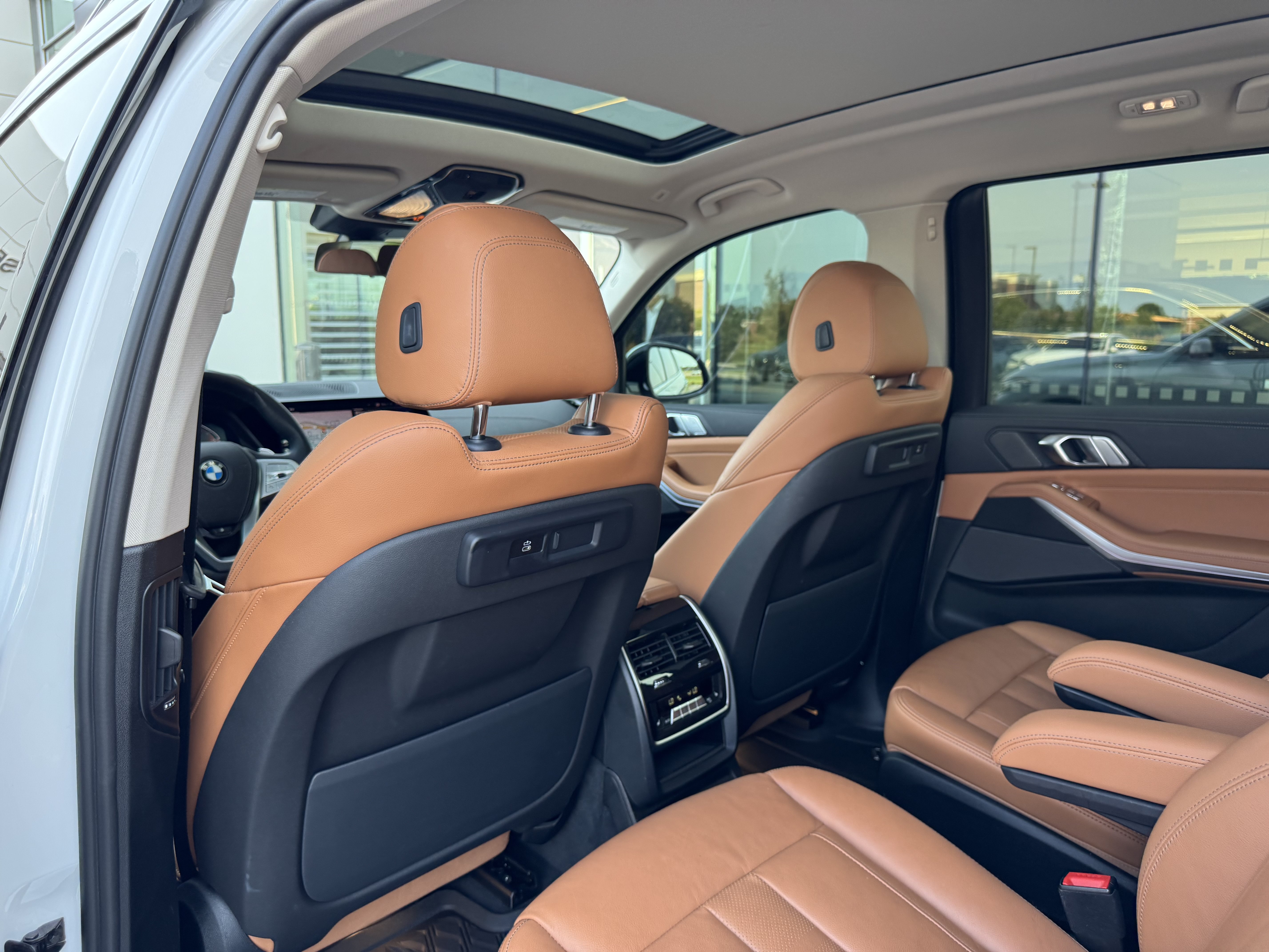 Used 2022 BMW X7 xDrive40i w/ Premium Package AWD/4WD image 24
