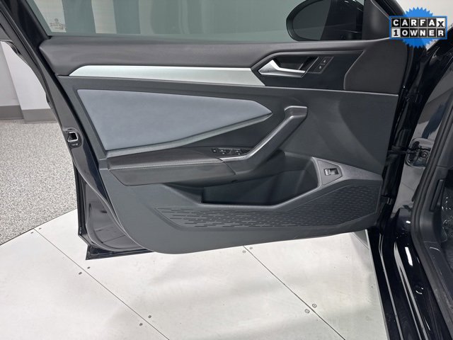 Used 2025 Volkswagen Jetta SE image 9