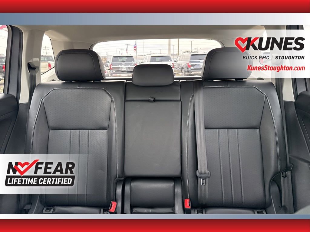Used 2022 Volkswagen Tiguan SE w/ Panoramic Sunroof Package image 39