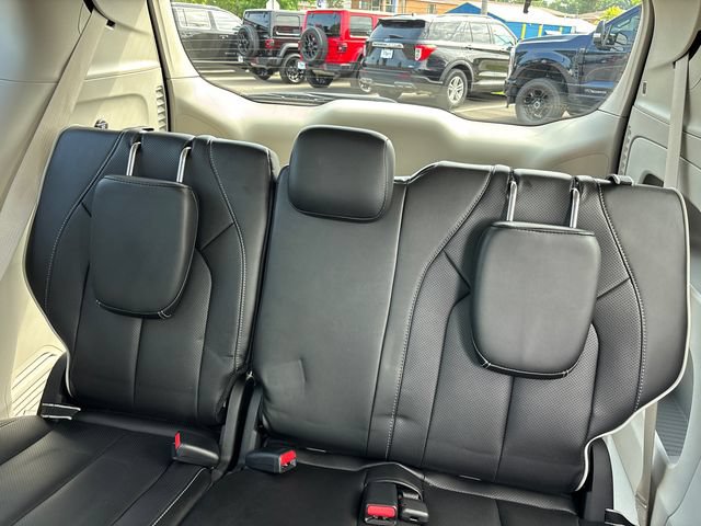 Used 2024 Chrysler Pacifica Limited FWD image 10