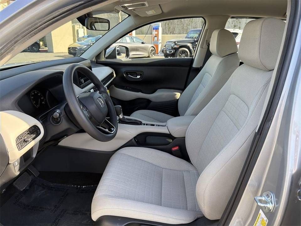 Used 2025 Honda HR-V LX image 8