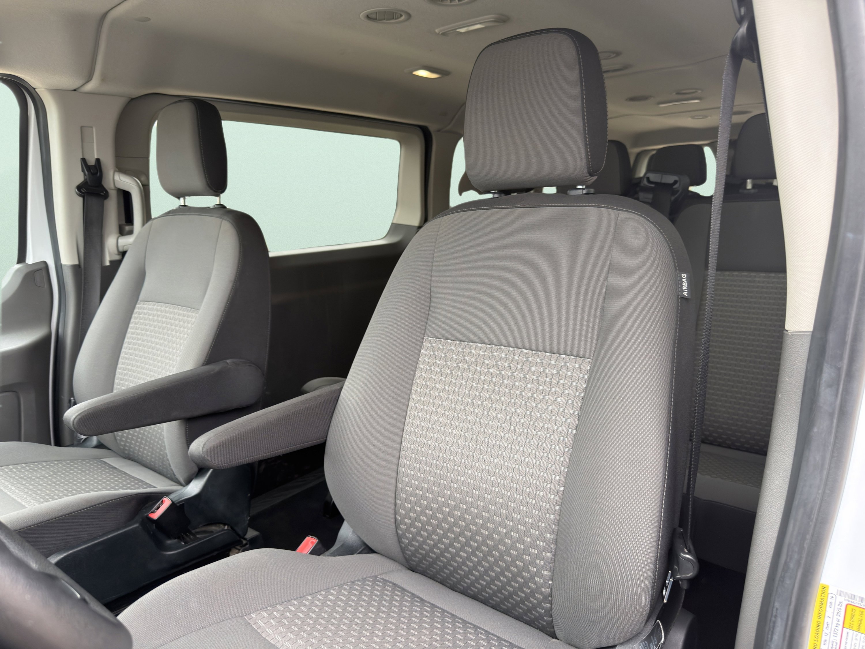 Used 2023 Ford Transit 350 XLT image 9