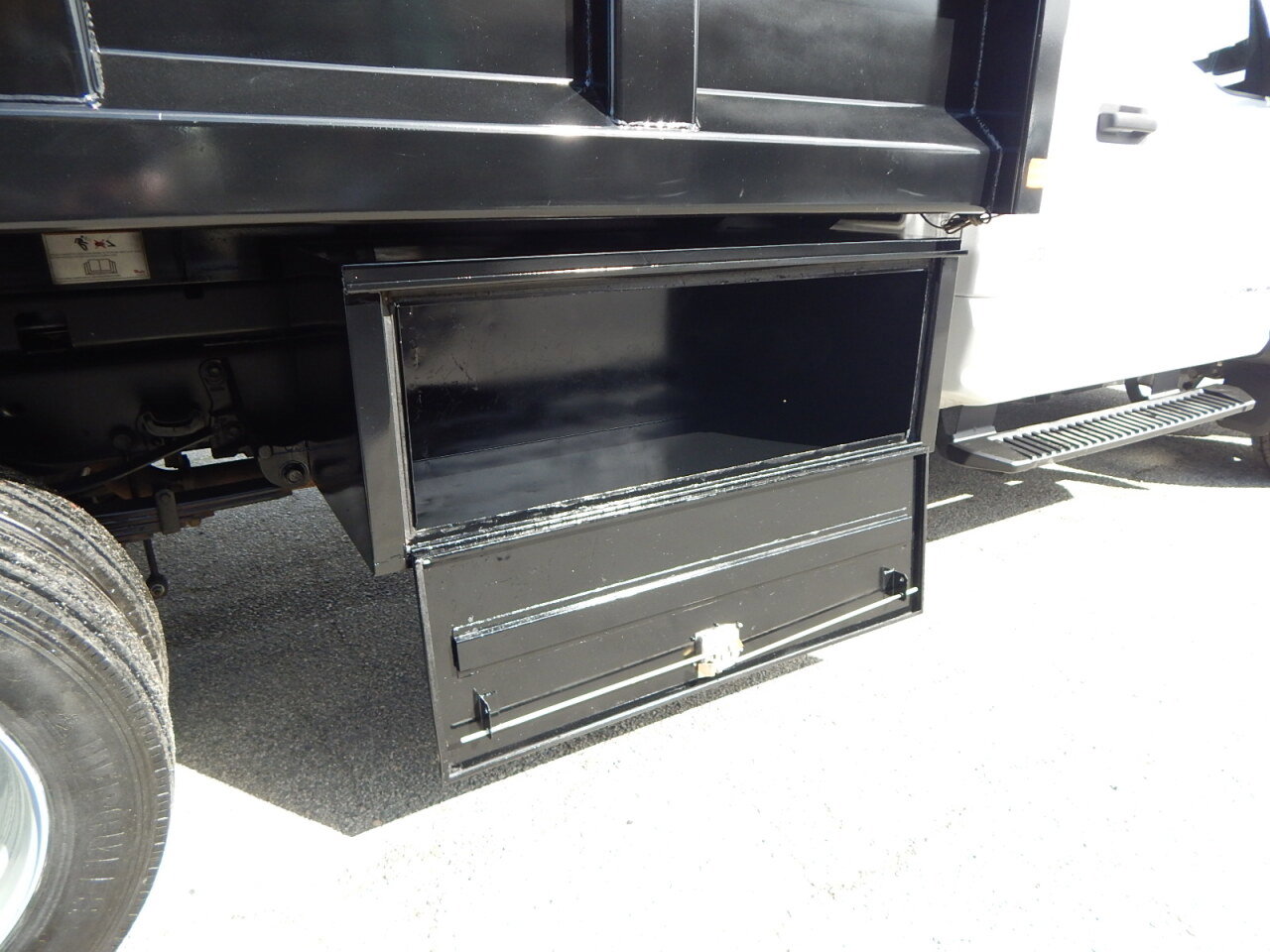 Used 2021 Ford F550 4x4 Regular Cab Super Duty image 17