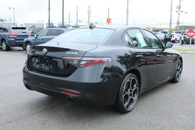 Used 2024 Alfa Romeo Giulia Ti AWD/4WD image 41