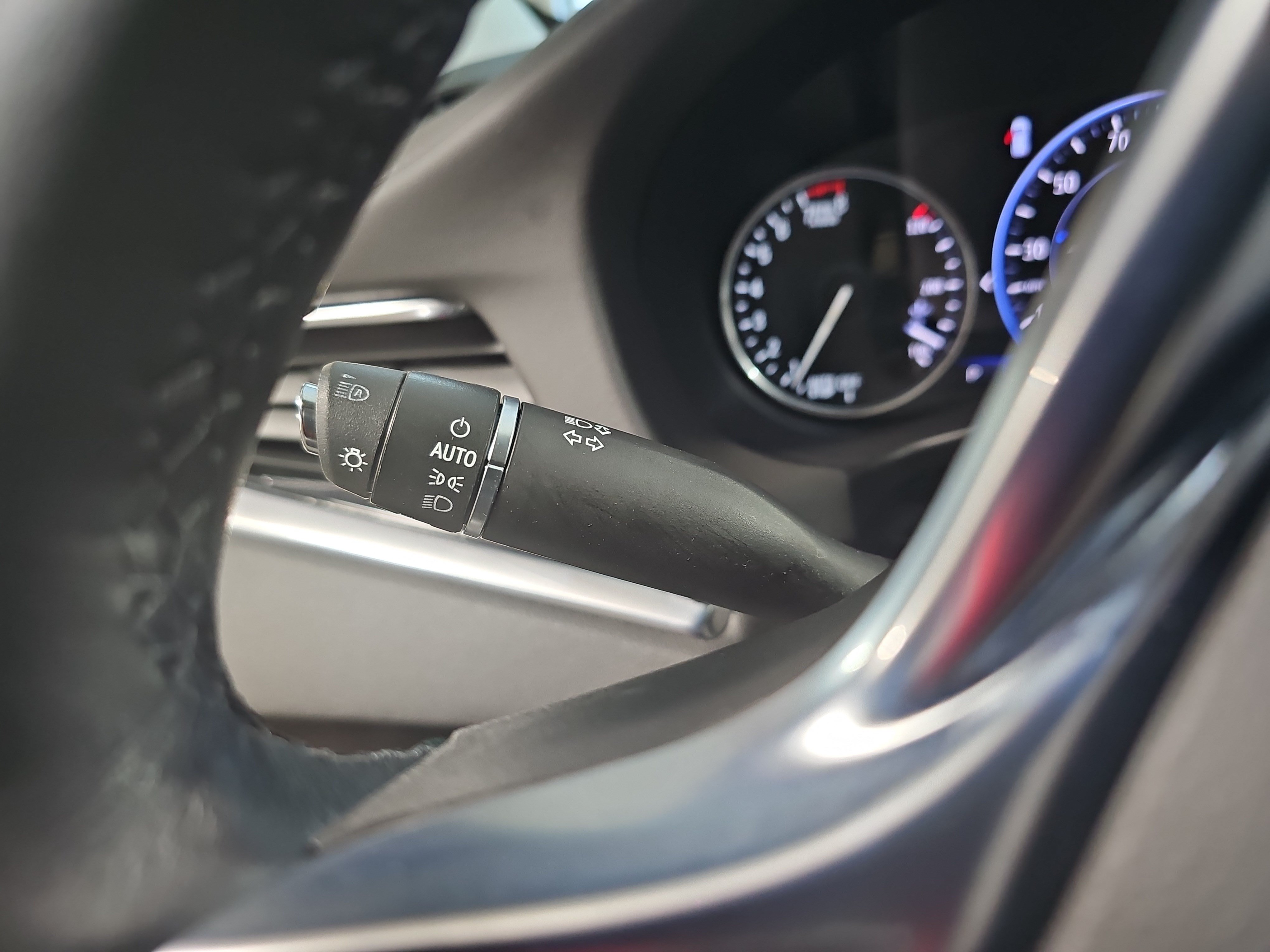 Used 2022 Buick Enclave Avenir w/ Avenir Technology Package FWD image 28
