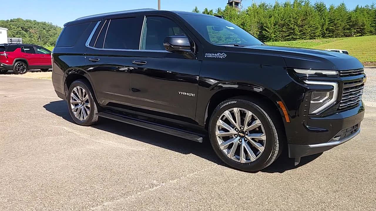 Used 2025 Chevrolet Tahoe High Country AWD/4WD image 9