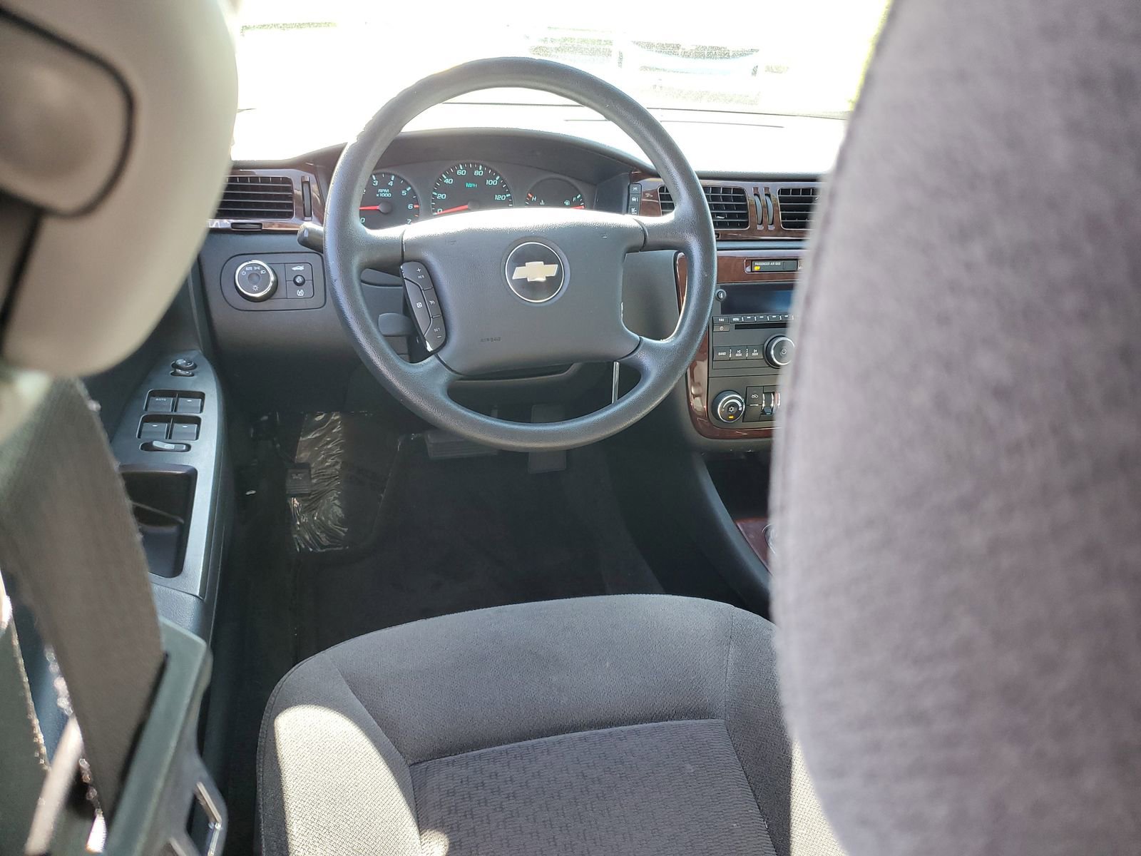 Used 2010 Chevrolet Impala LS FWD image 11