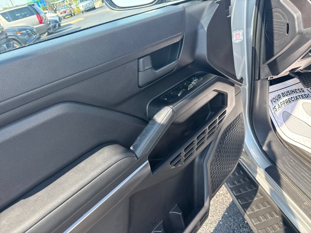 Used 2025 Toyota 4Runner SR5 AWD/4WD image 14
