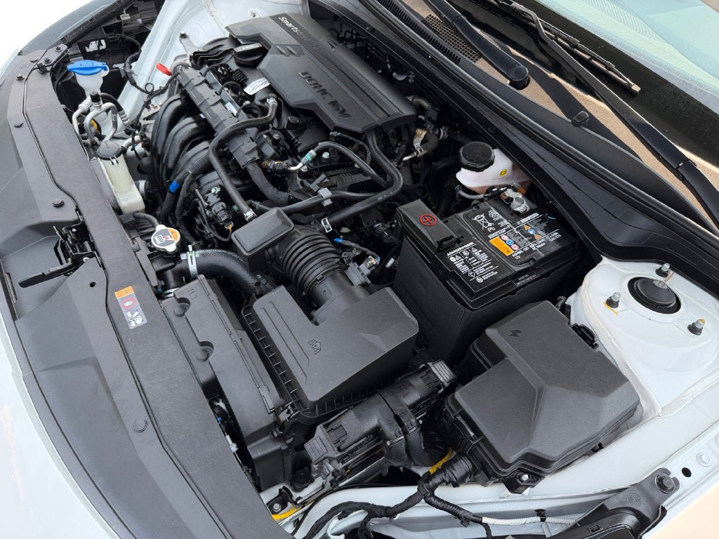 Used 2021 Hyundai Elantra Limited FWD image 31