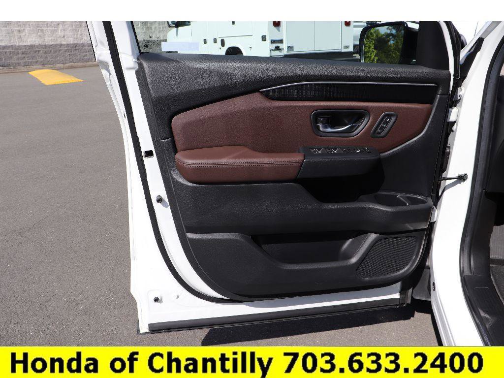 Used 2025 Honda Pilot Elite image 22