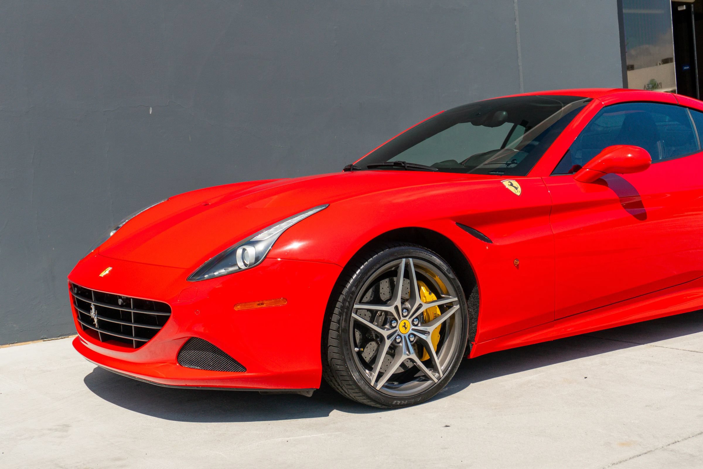 Used 2017 Ferrari California T RWD image 18