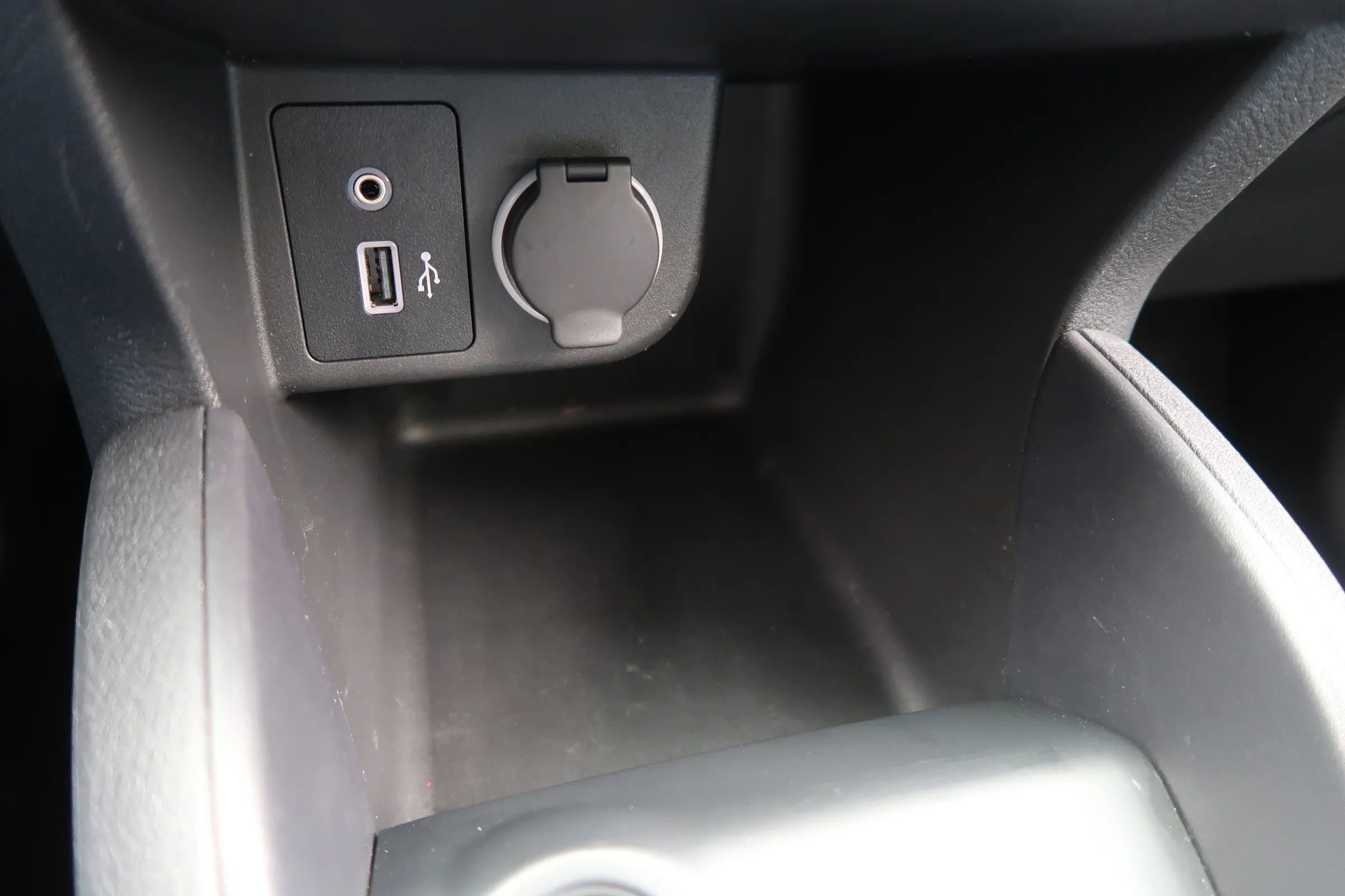 Used 2024 Nissan Kicks S image 32