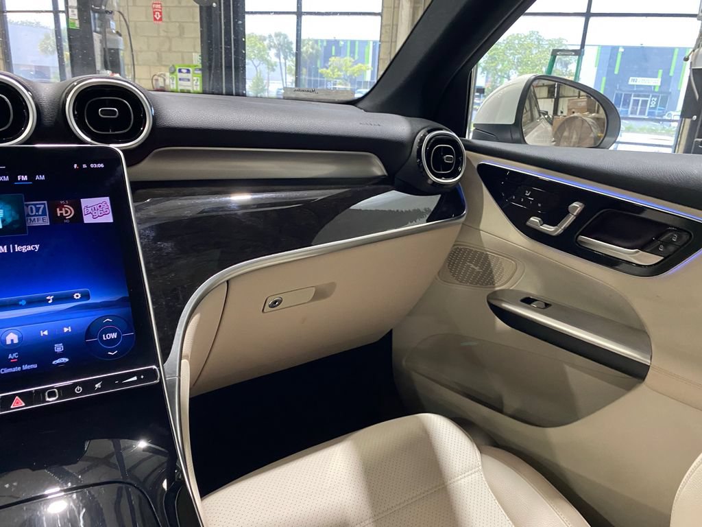 Certified 2025 Mercedes-Benz GLC 300 4MATIC image 4