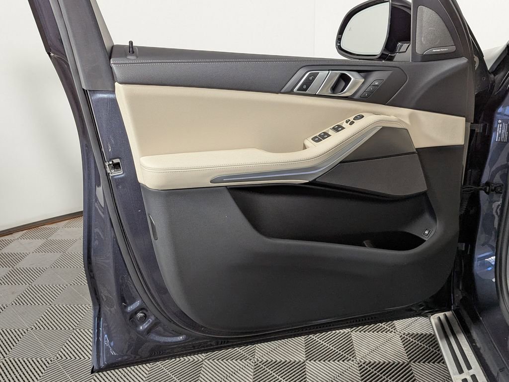 Used 2021 BMW X5 xDrive45e w/ Premium Package image 14