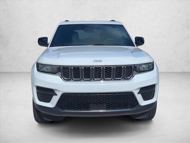 Used 2025 Jeep Grand Cherokee Laredo w/ Luxury Tech Group I RWD image 2