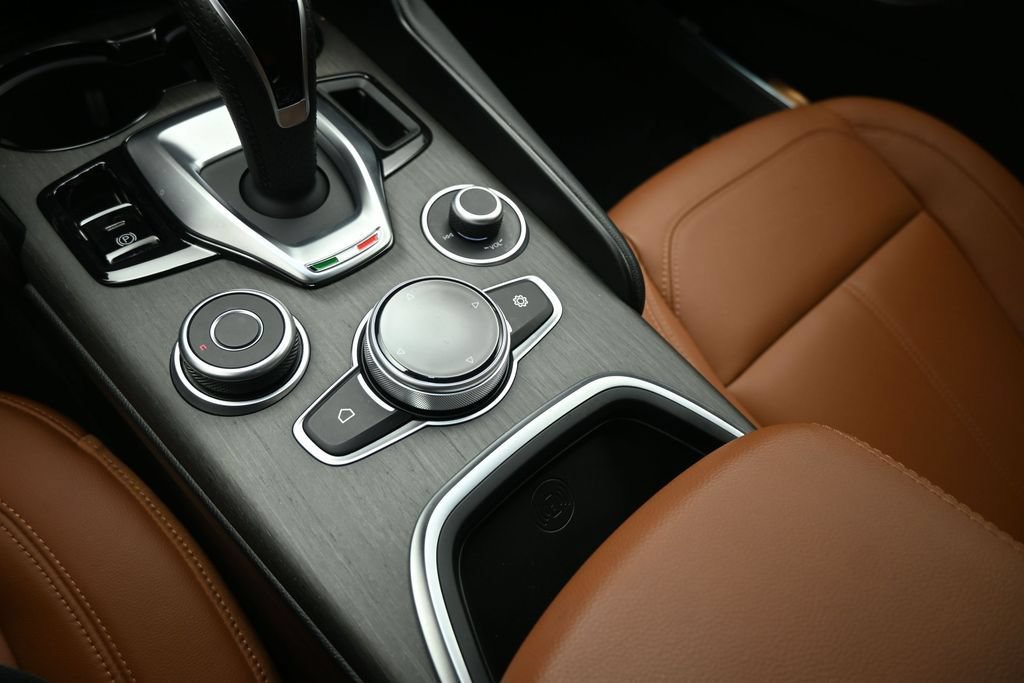 Used 2022 Alfa Romeo Giulia Ti RWD image 15