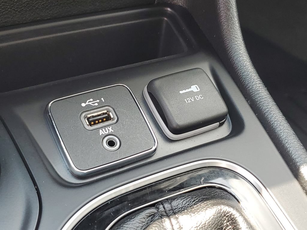 Used 2020 Jeep Cherokee Limited AWD/4WD image 16