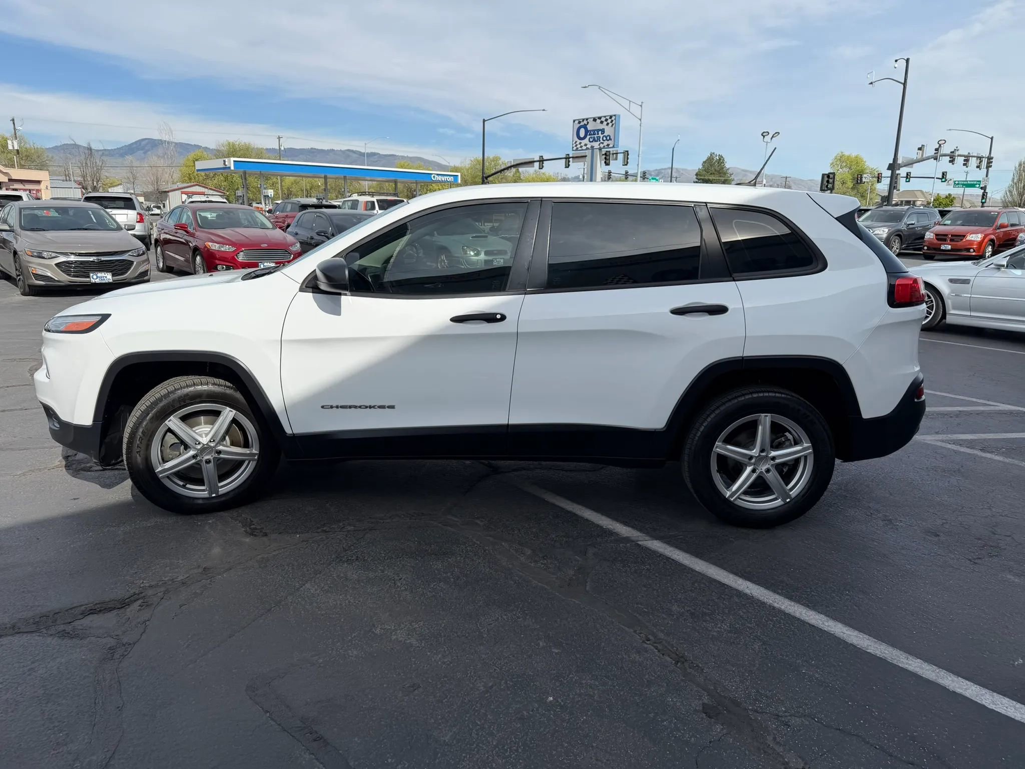 Used 2015 Jeep Cherokee Sport image 4