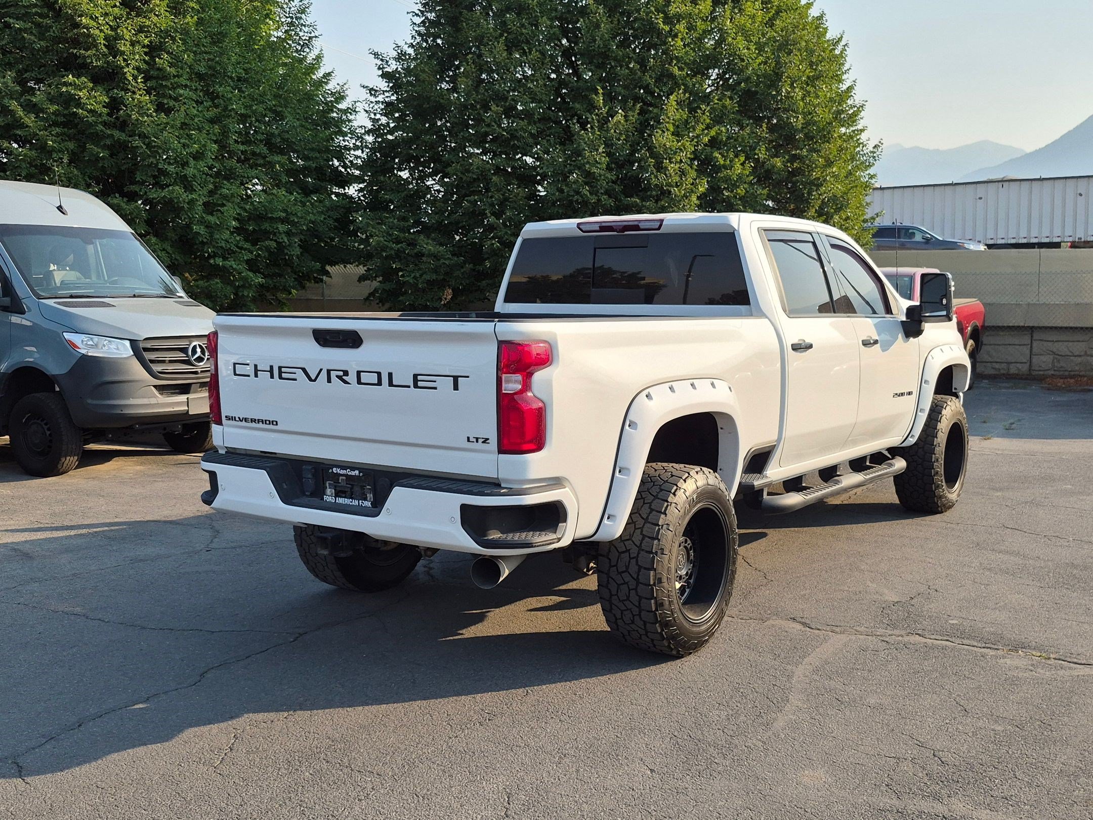 Used 2021 Chevrolet Silverado 2500 LTZ w/ LTZ Plus Package AWD/4WD image 3