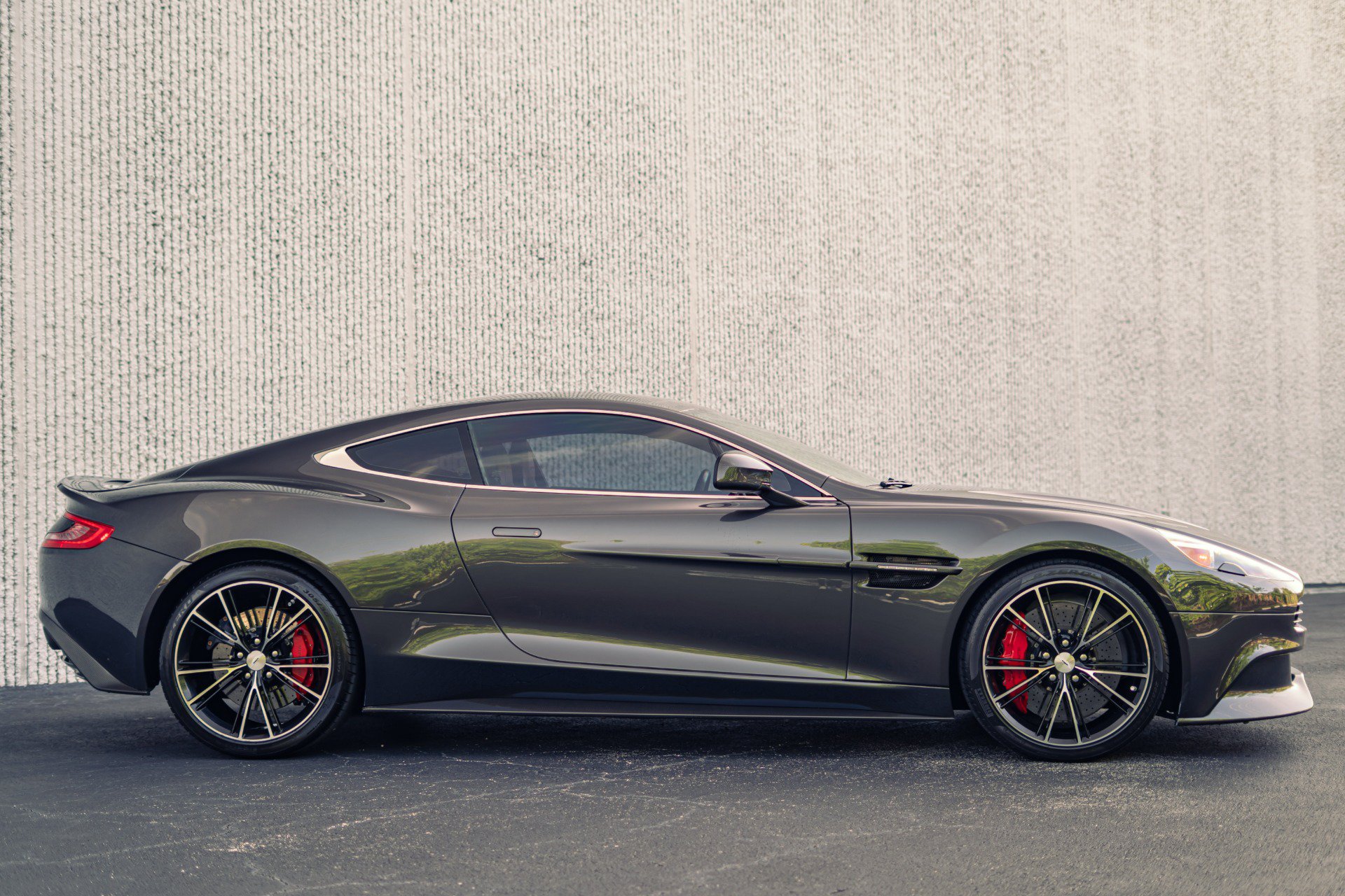 Used 2014 Aston Martin Vanquish Coupe RWD image 27