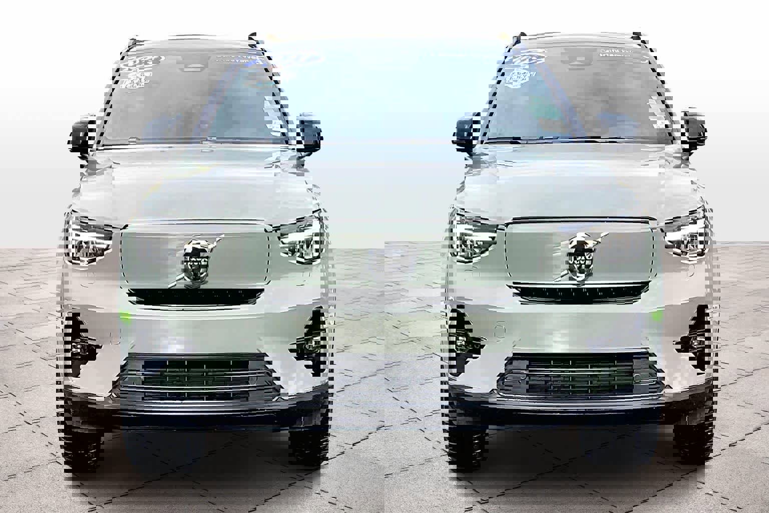 Used 2023 Volvo XC40 Recharge Ultimate image 3