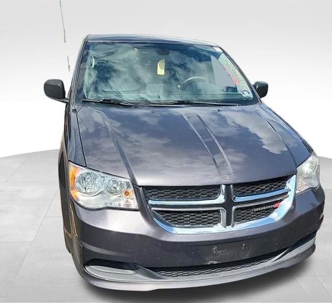 Used 2019 Dodge Grand Caravan SE image 2