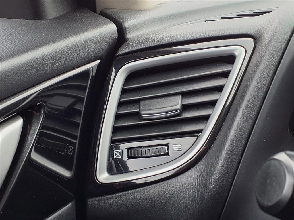 Used 2014 MAZDA MAZDA3 i Sport image 28