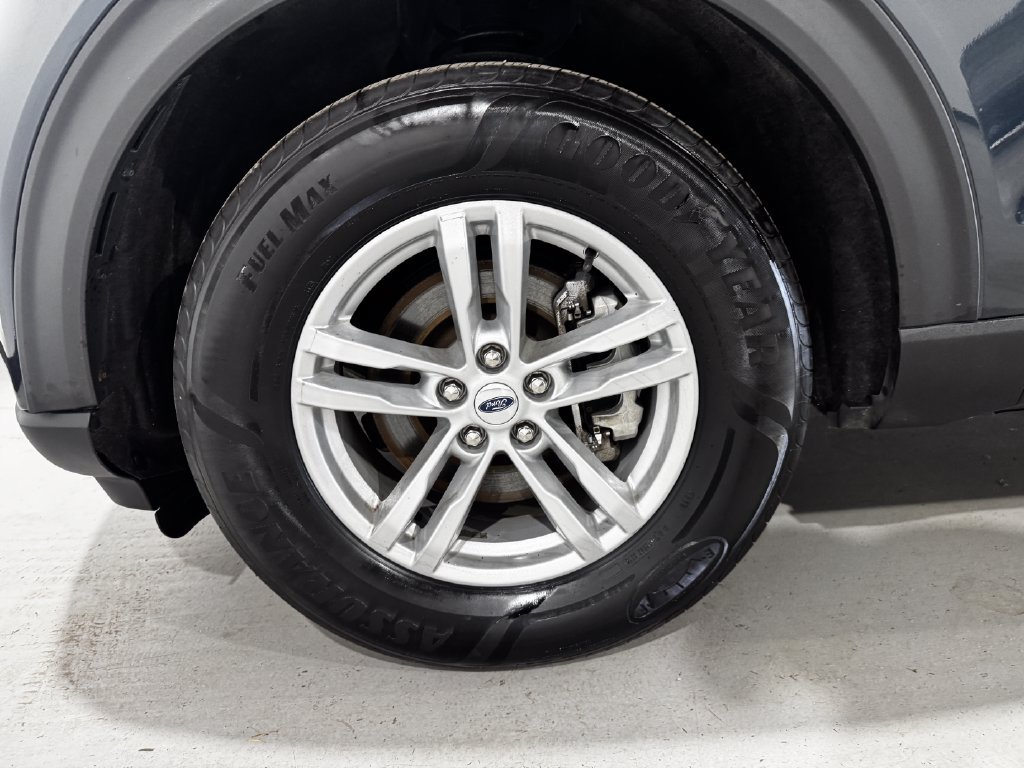 Used 2023 Ford Explorer XLT AWD/4WD image 9