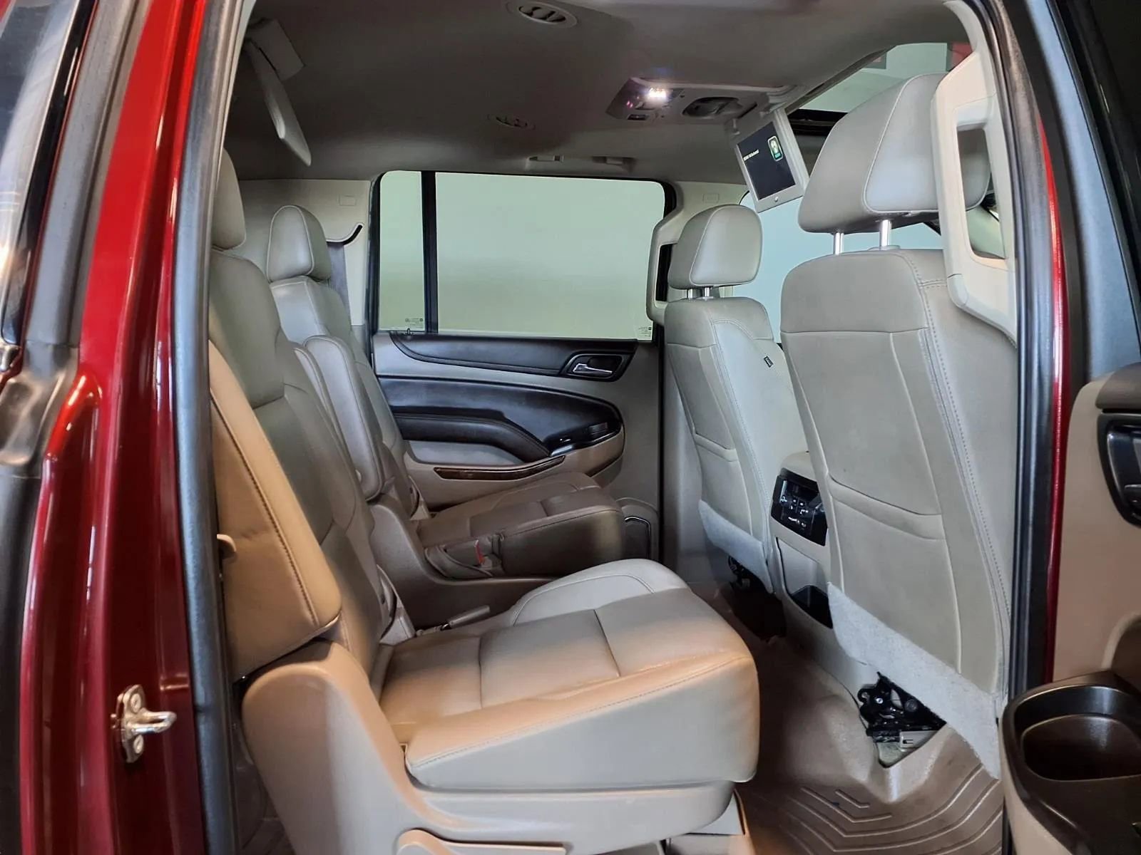 Used 2017 Chevrolet Suburban LT w/ LT Signature Package AWD/4WD image 12