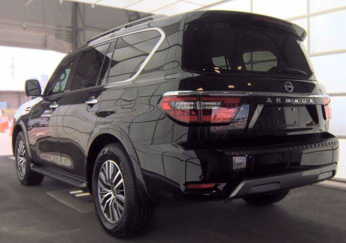 Used 2023 Nissan Armada SL w/ Captain's Chairs Package RWD image 2
