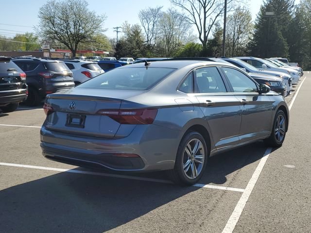 Used 2022 Volkswagen Jetta SE FWD image 3