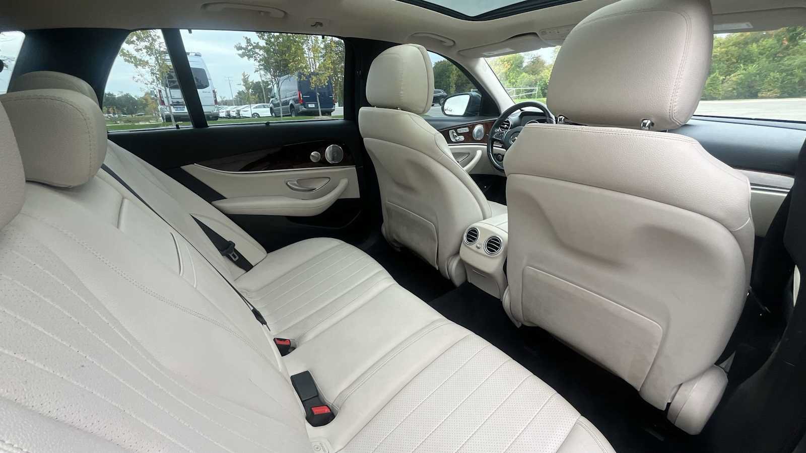 Certified 2017 Mercedes-Benz E 400 4MATIC Wagon image 11
