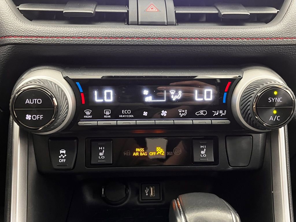 Used 2023 Toyota RAV4 SE w/ Weather & Moonroof Package image 7