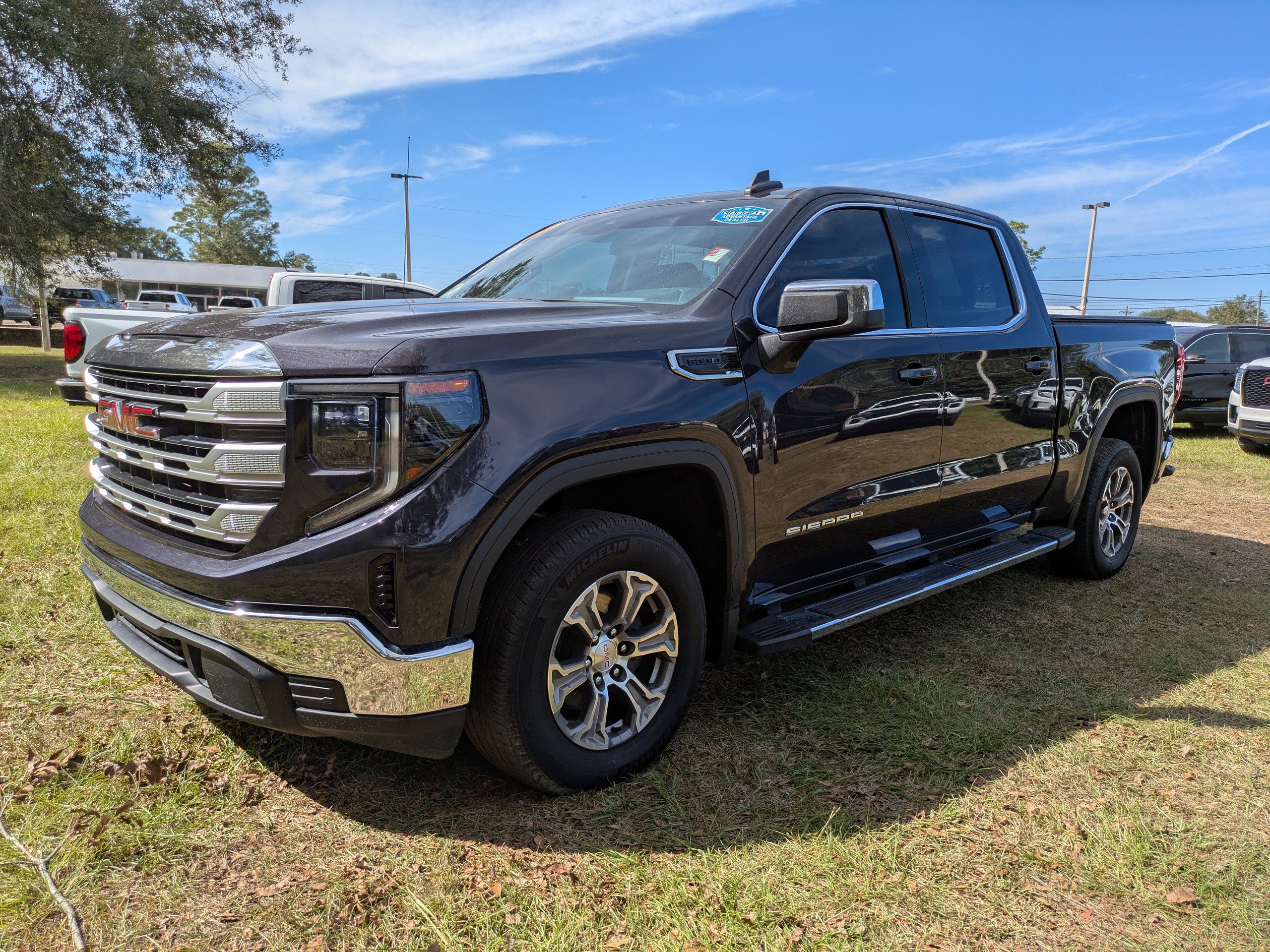 Used 2022 GMC Sierra 1500 SLE image 8
