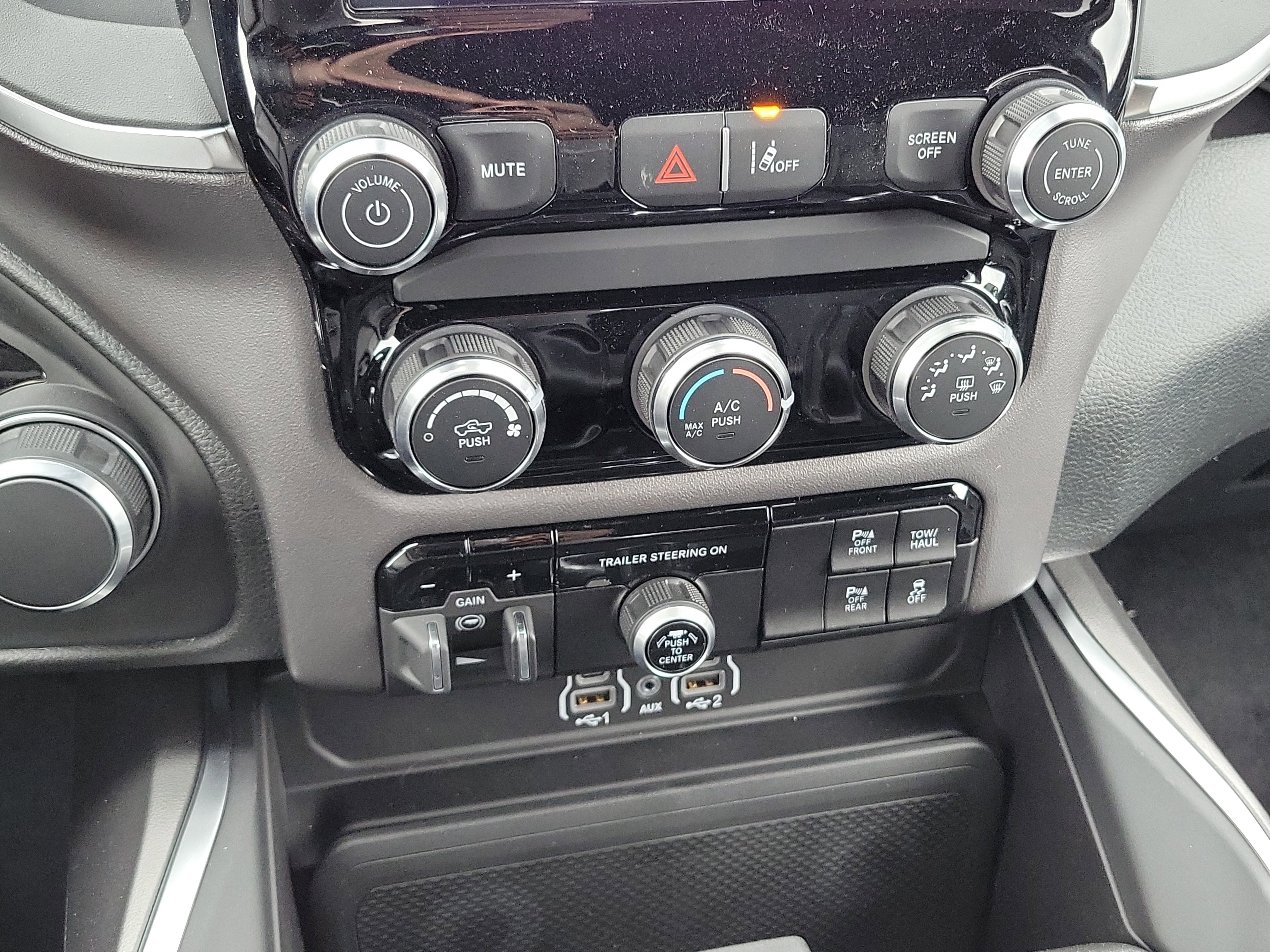 New 2025 RAM 1500 Tradesman w/ Trailer Tow Group image 18