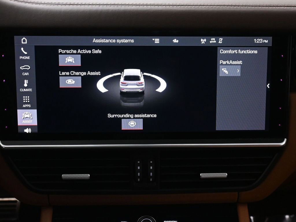 Used 2021 Porsche Cayenne Turbo w/ Premium Package Plus image 43