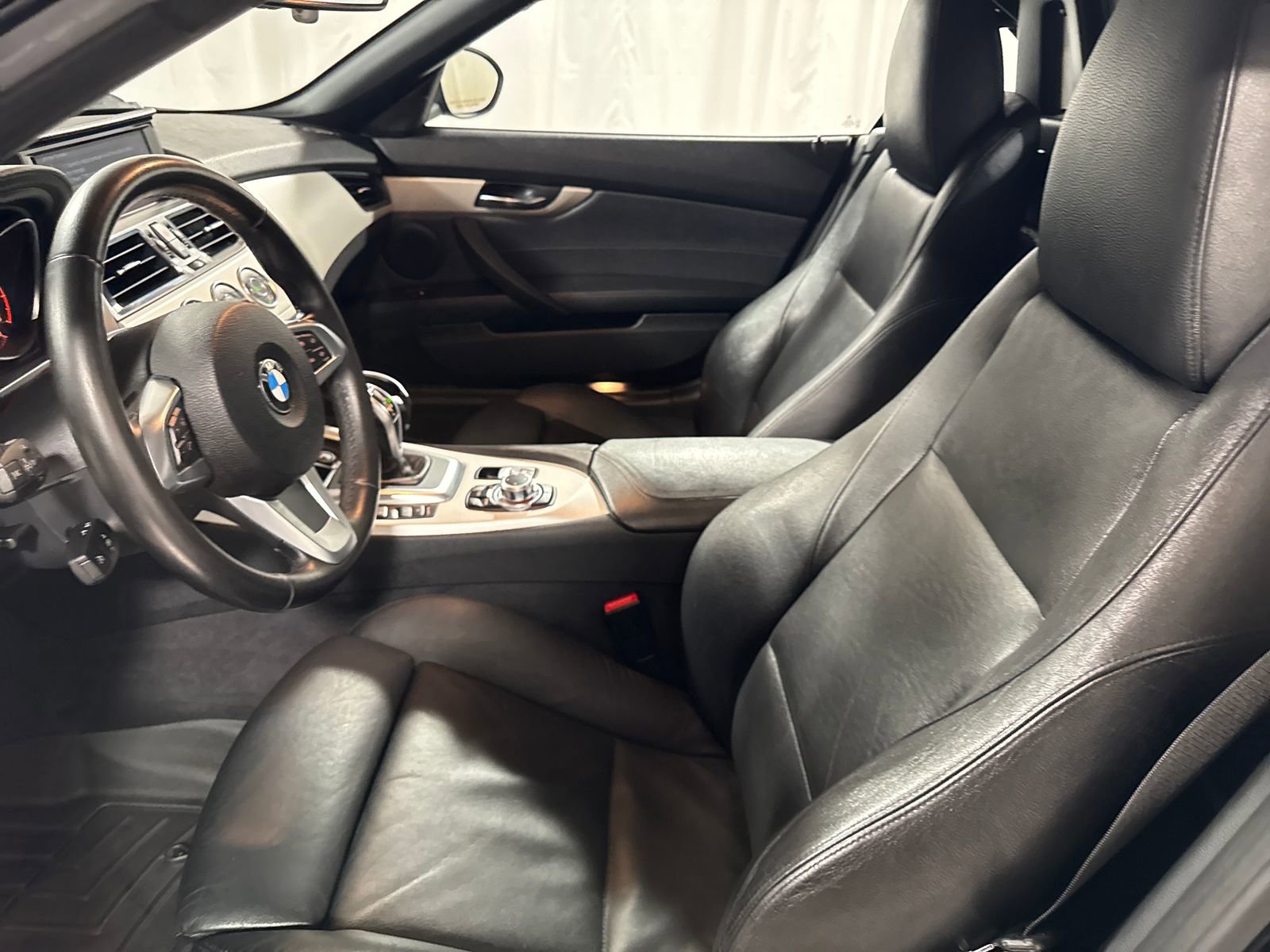 Used 2015 BMW Z4 sDrive28i RWD image 3