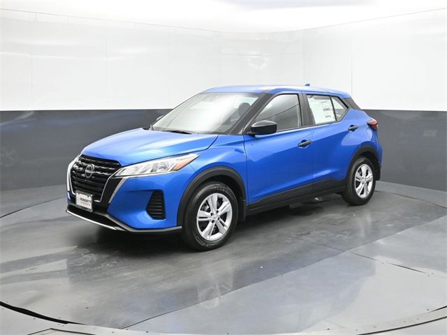 New 2025 Nissan Kicks Play S