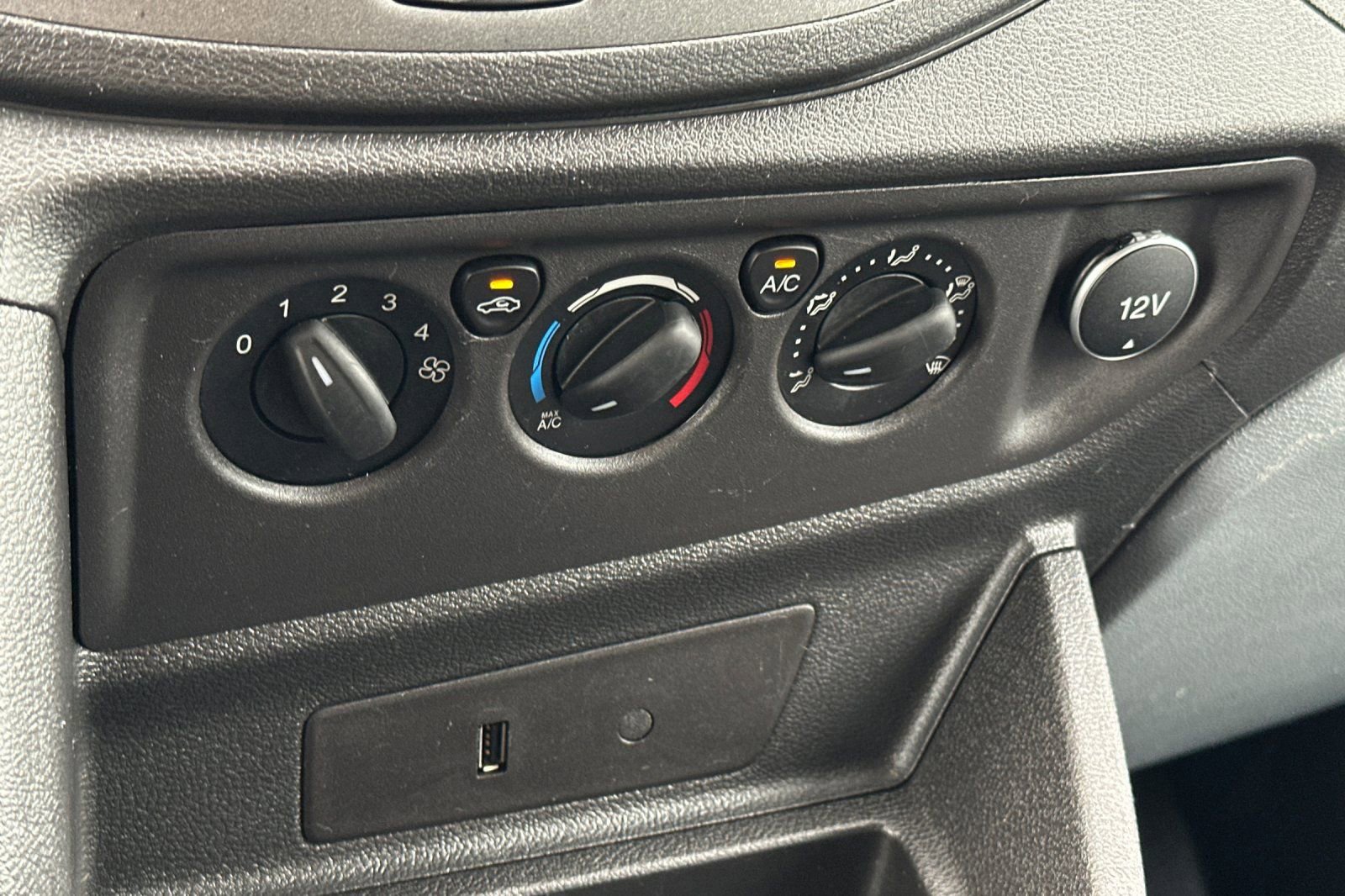 Used 2017 Ford Transit 350 XL RWD image 21