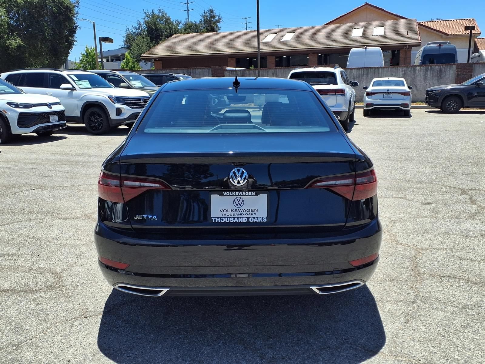 Used 2020 Volkswagen Jetta R-Line w/ R-Line Cold Weather Package FWD image 6