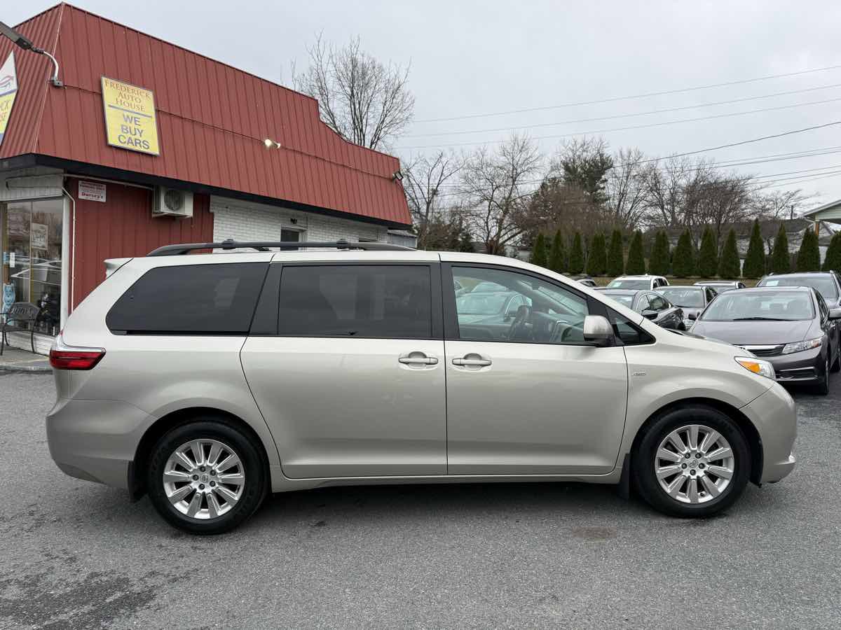 Used 2016 Toyota Sienna LE image 8