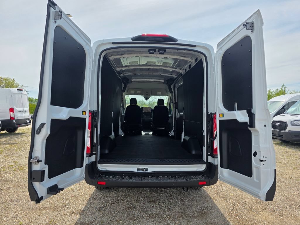 New 2026 Ford Transit 250 148 Medium Roof w/ Load Area Protection Package RWD image 18