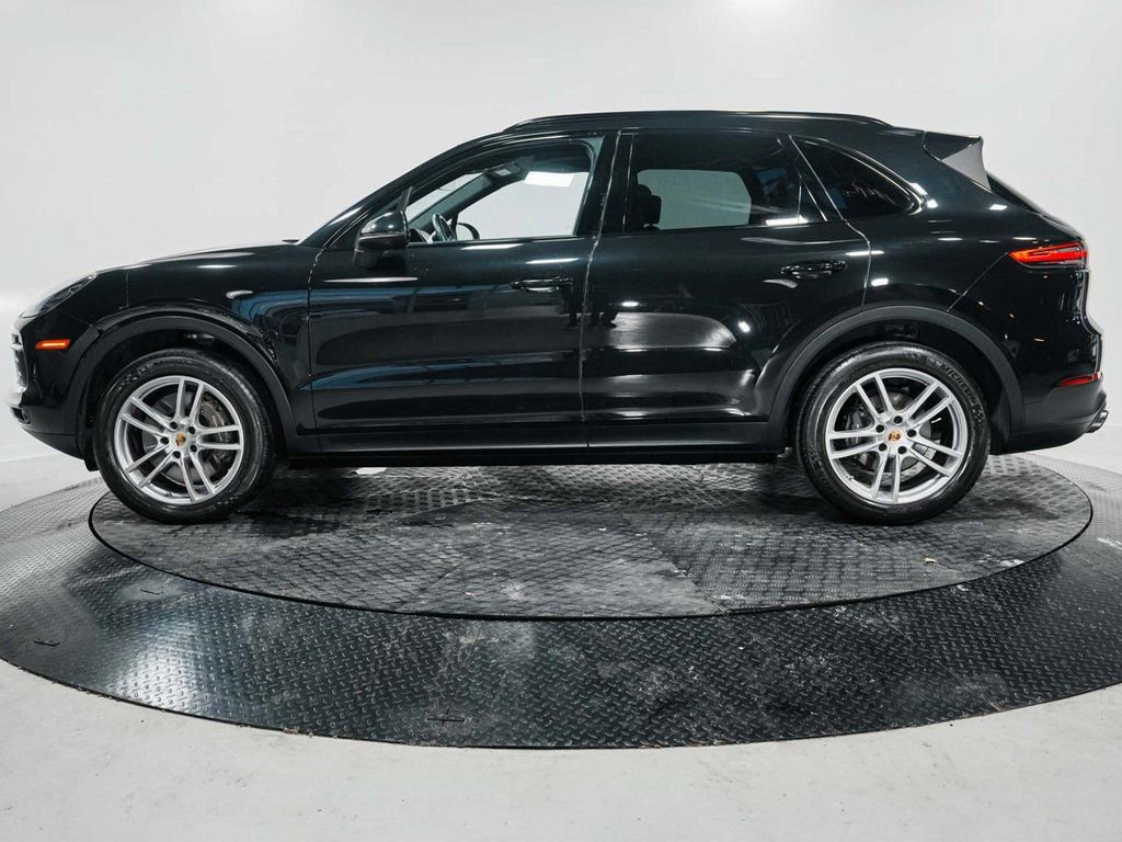 Used 2023 Porsche Cayenne w/ Premium Package image 4