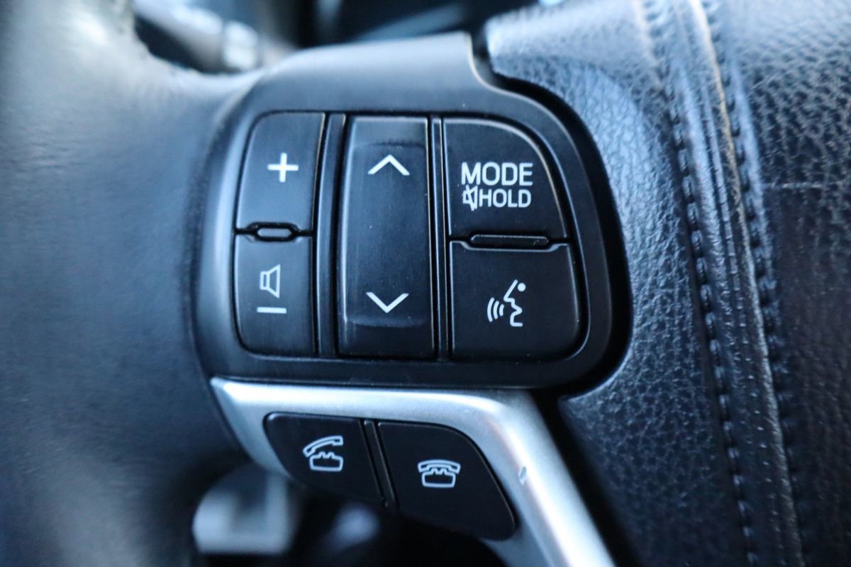 Used 2014 Toyota Highlander XLE image 32