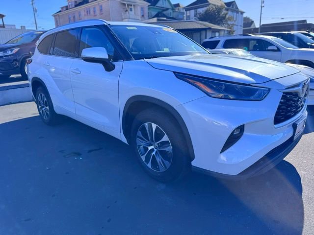 Used 2022 Toyota Highlander XLE FWD image 6