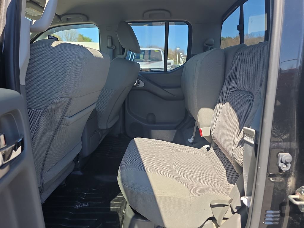 Used 2018 Nissan Frontier SV image 17