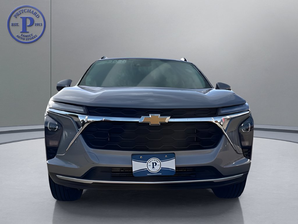 Used 2026 Chevrolet Trax LT FWD image 2