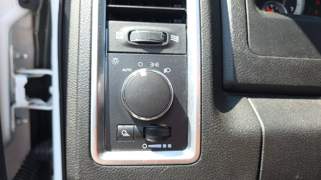 Used 2021 RAM 1500 Classic SLT AWD/4WD image 14