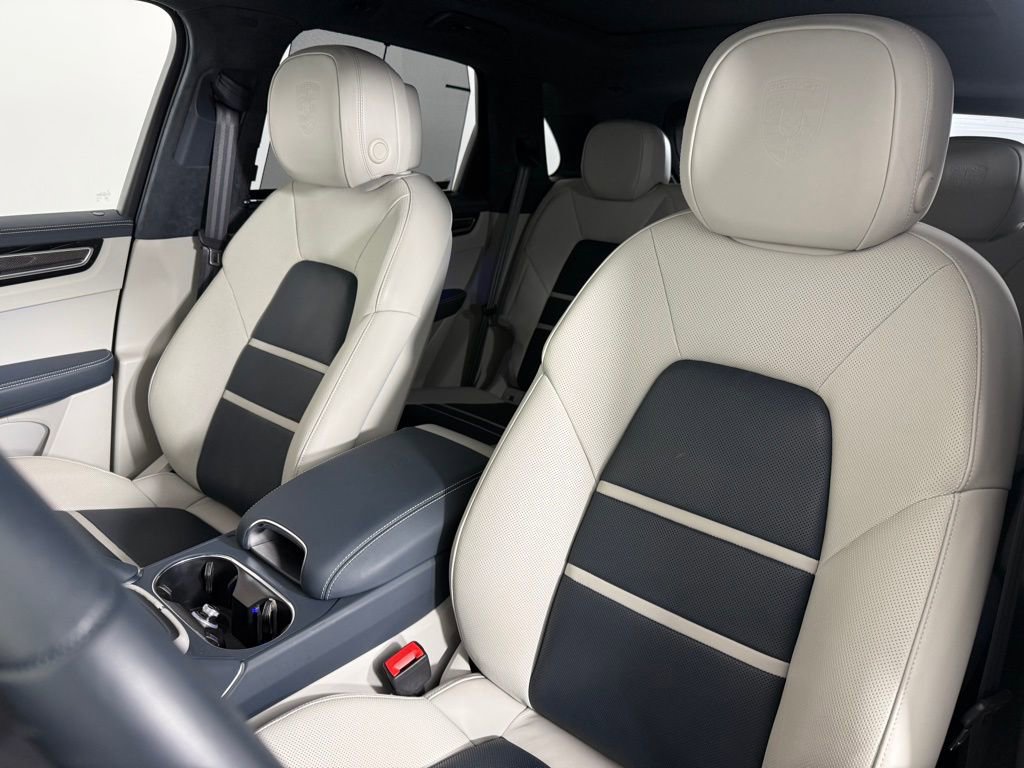 Certified 2023 Porsche Cayenne Turbo image 5
