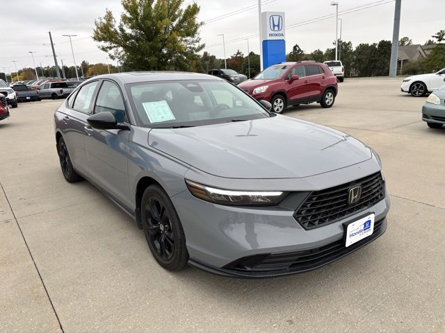 Certified 2025 Honda Accord SE image 3